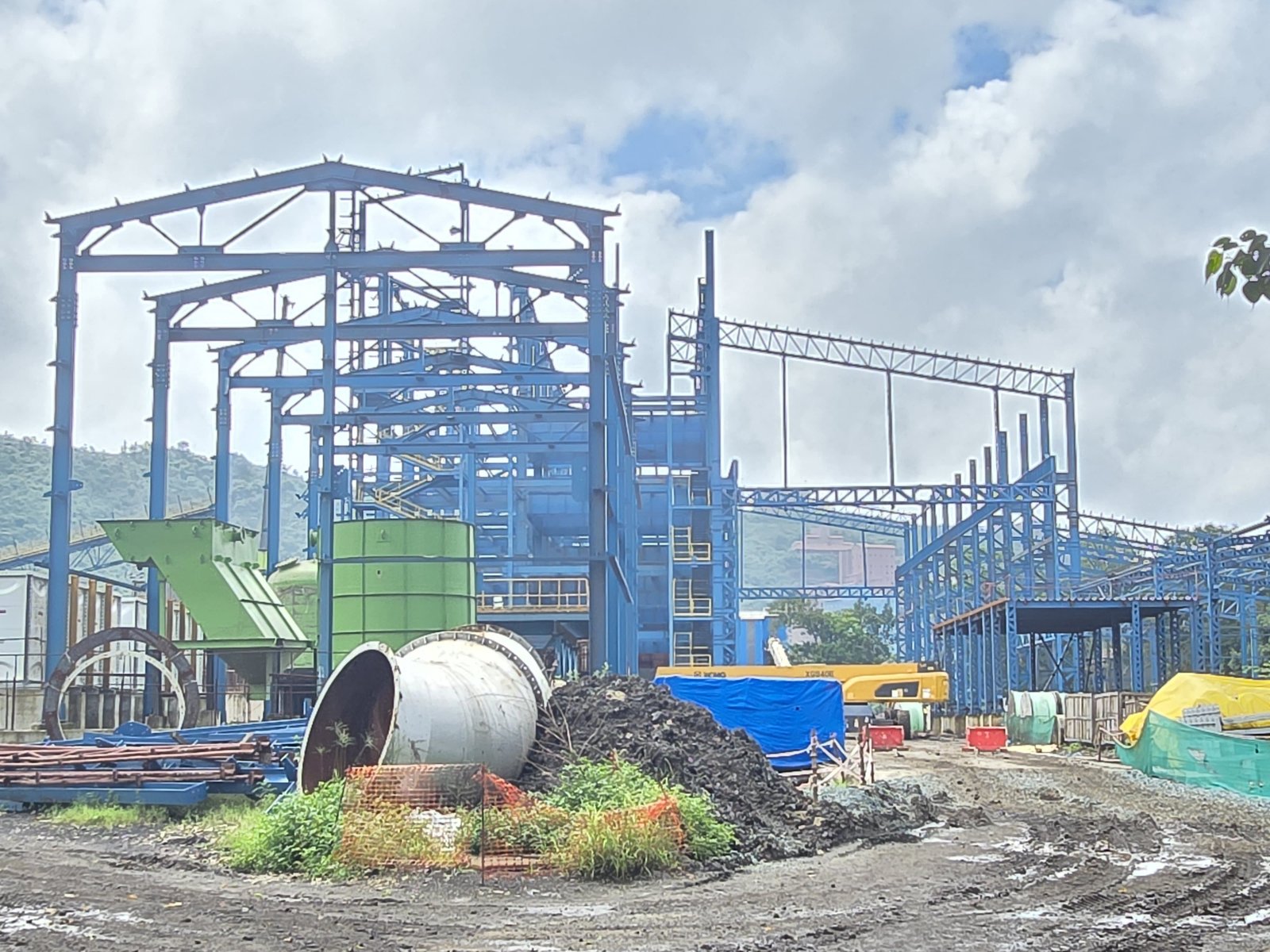 Welding and cutting work during mechanical fabrication at a KMJPL project site